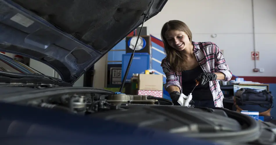 ¿Cuándo debo cambiar el lubricante de mi carro